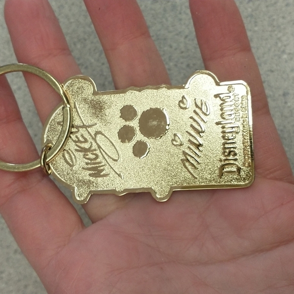 Vintage / Retro Jon Disneyland keychain - Picture 3 of 4